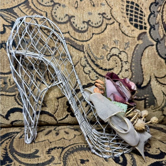 Chicken Wire Shoe with Roses - Picture 8 of 12